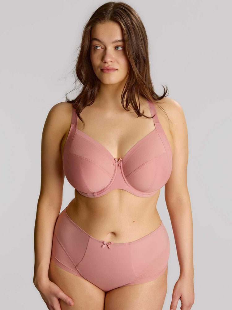 Model in Bliss Full Cup BH Rose Pink voorzijde