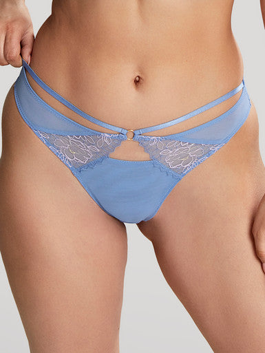 Model in Valentina Luxe Brazilian Hemelsblauw Voorzijde