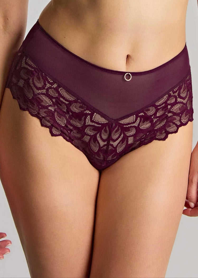 Model in Allure High Waist Broekje Plum voorzijde