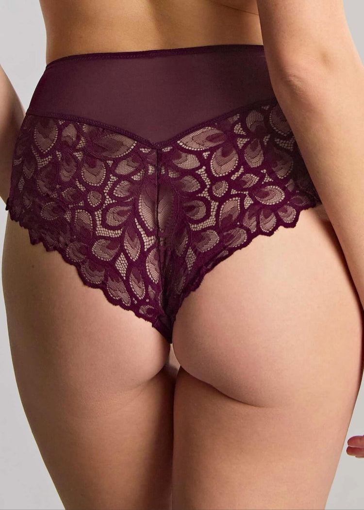 Model in Allure High Waist Broekje Plum achterzijde