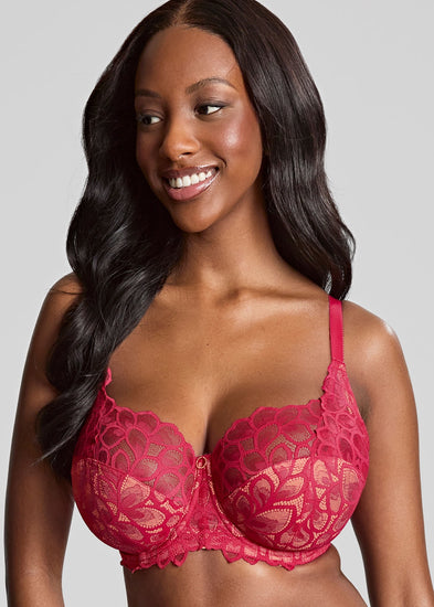 Model in Allure Full Cup Raspberry voorzijde