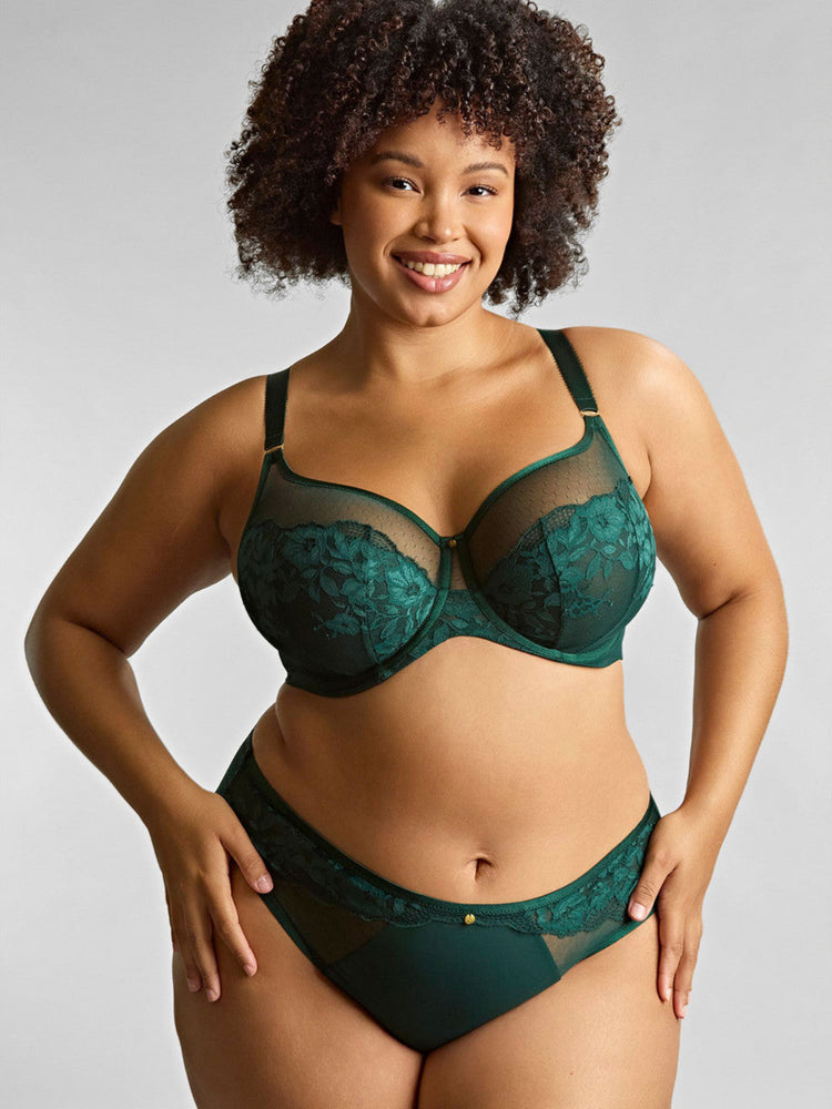 Model in Josephine Full Cup BH Forest Green voorzijde