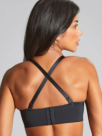 Model in 365 Strapless BH Zwart achterzijde
