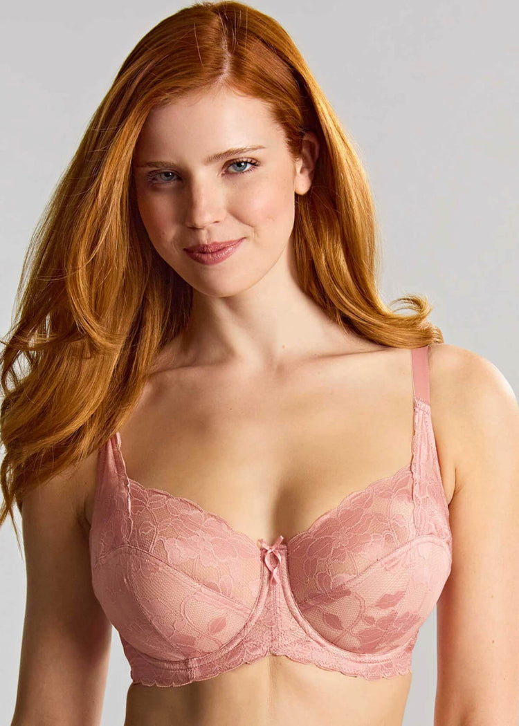 Model in Amour Full Cup BH Rose Pink voorzijde