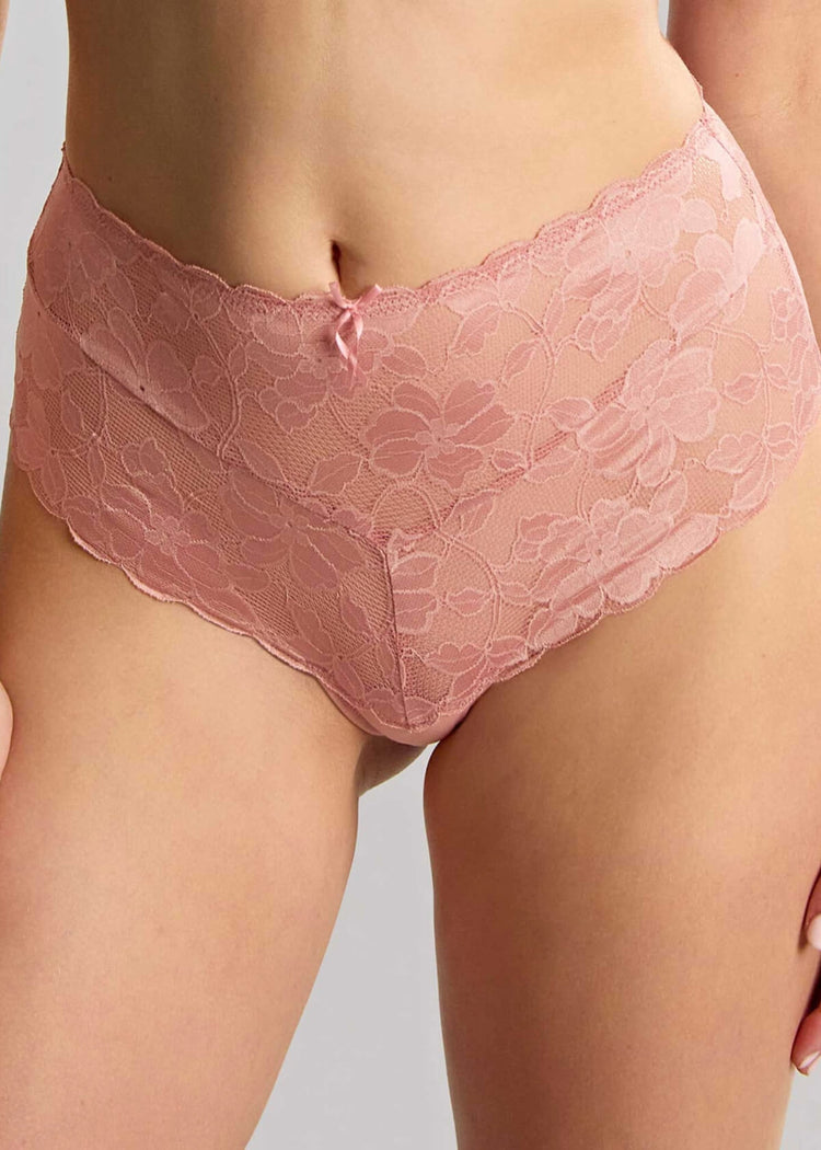 Model in Amour High Waist Broekje Rose Pink voorzijde