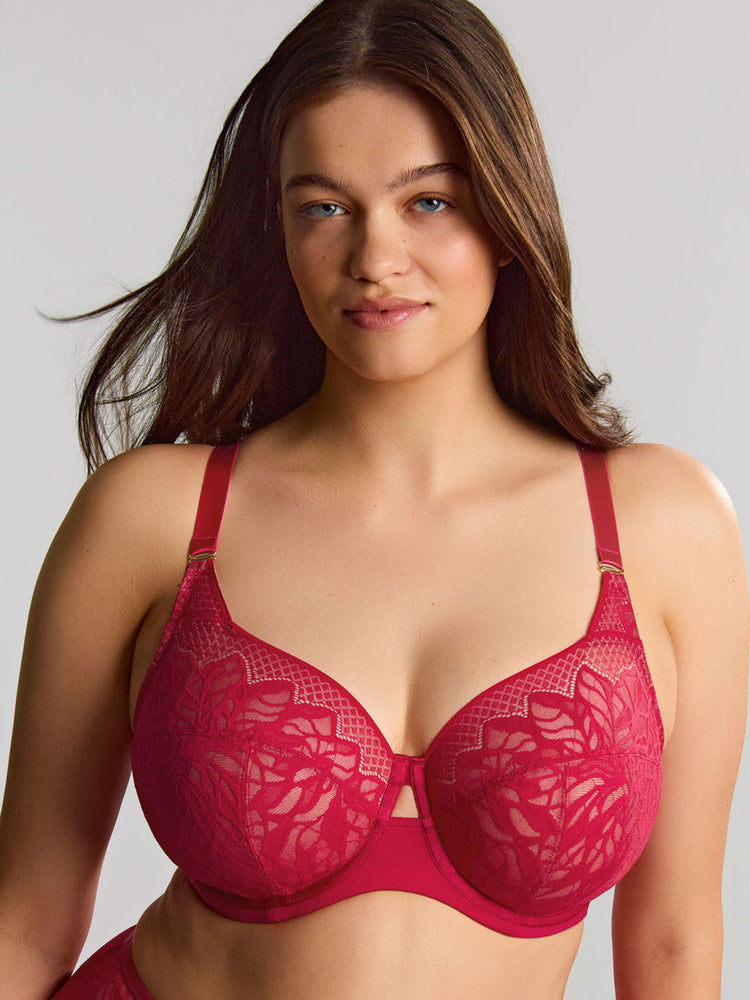 Model in Sophia Full Cup BH Raspberry voorzijde