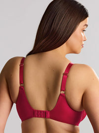 Model in Sophia Full Cup BH Raspberry achterzijde