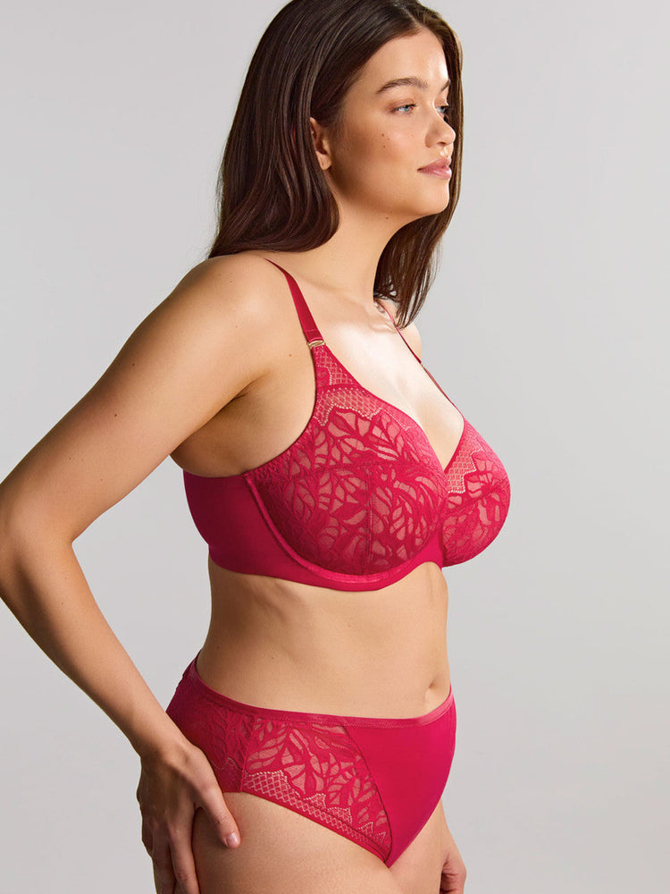 Model in Sophia Full Cup BH Raspberry zijkant