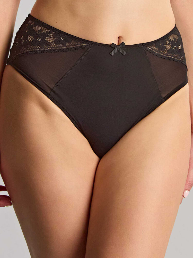 Model in Celeste High Waist Broekje Zwart voorzijde