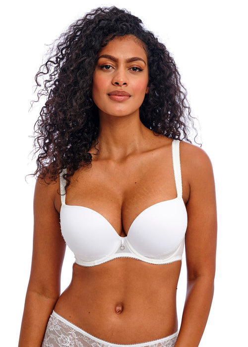 Model in Fascinate Voorgevormde Plunge BH Wit voorzijde