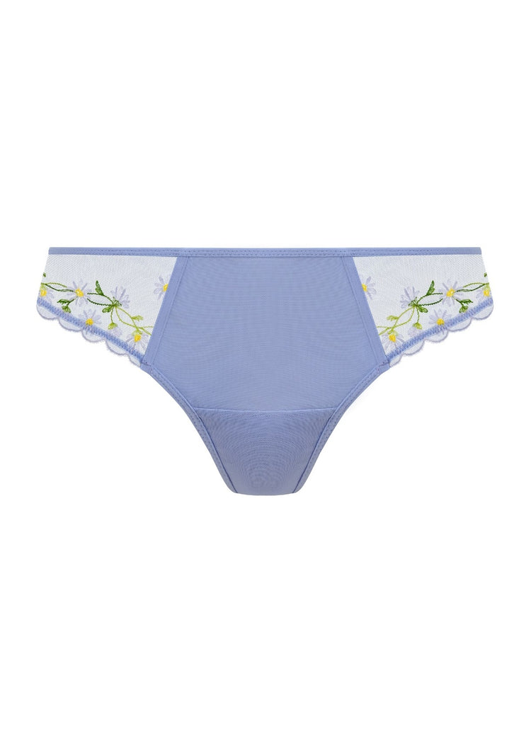 Model in Entwined String Daisy packshot