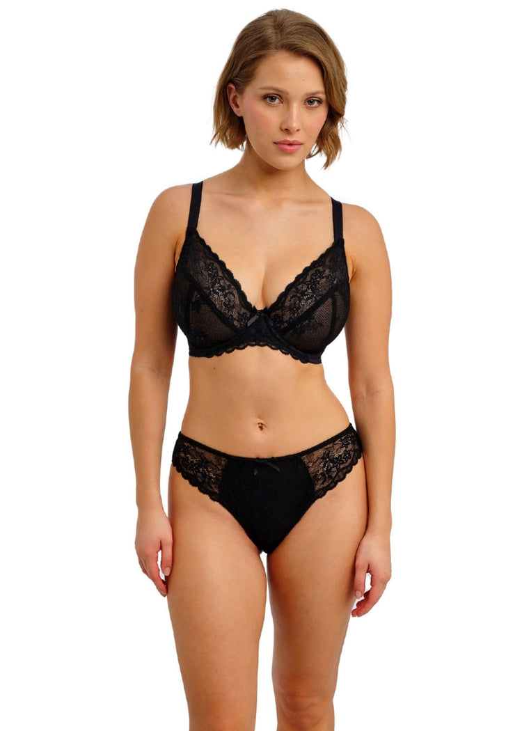Model in Quinn Plunge BH Zwart voorzijde