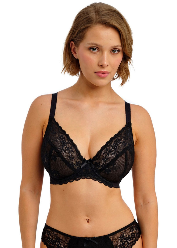 Model in Quinn Plunge BH Zwart voorzijde