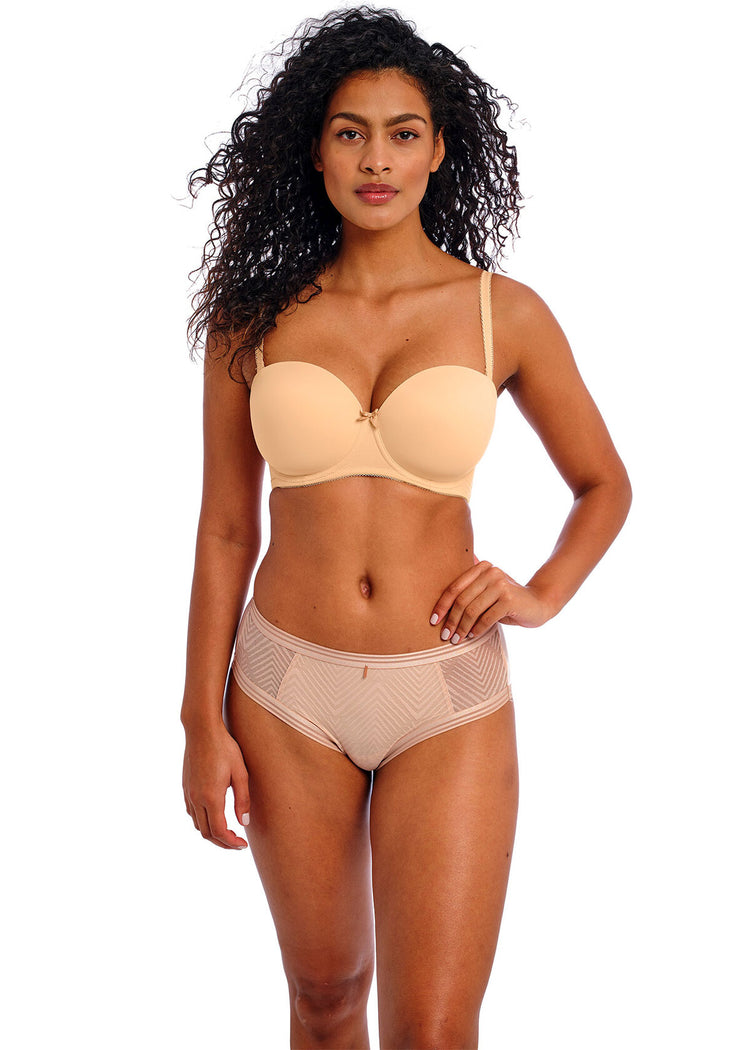 Model in Deco Voorgevormde Strapless BH Nude voorzijde