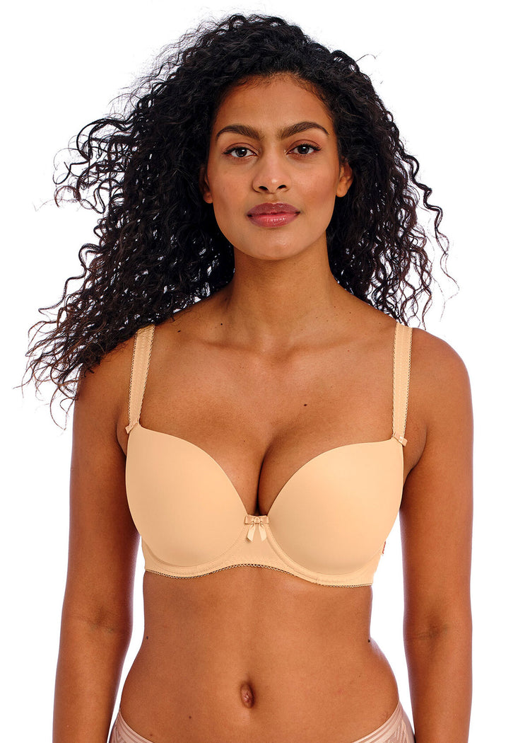 Model in Deco Voorgevormde T-Shirt BH Beige voorzijde