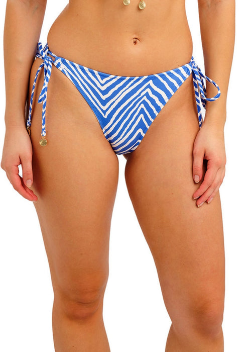 Model in Fiji Falls Tie Side Bikini Broekje Ocean packshot