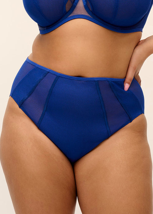 Model in Kintai Broekje Lapis voorzijde