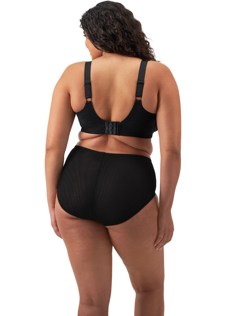 Model in Cate Allure Full Cup BH Zwart achterzijde