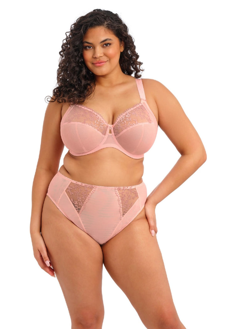 Model in Zarla Full Cup BH Rose Bud voorzijde