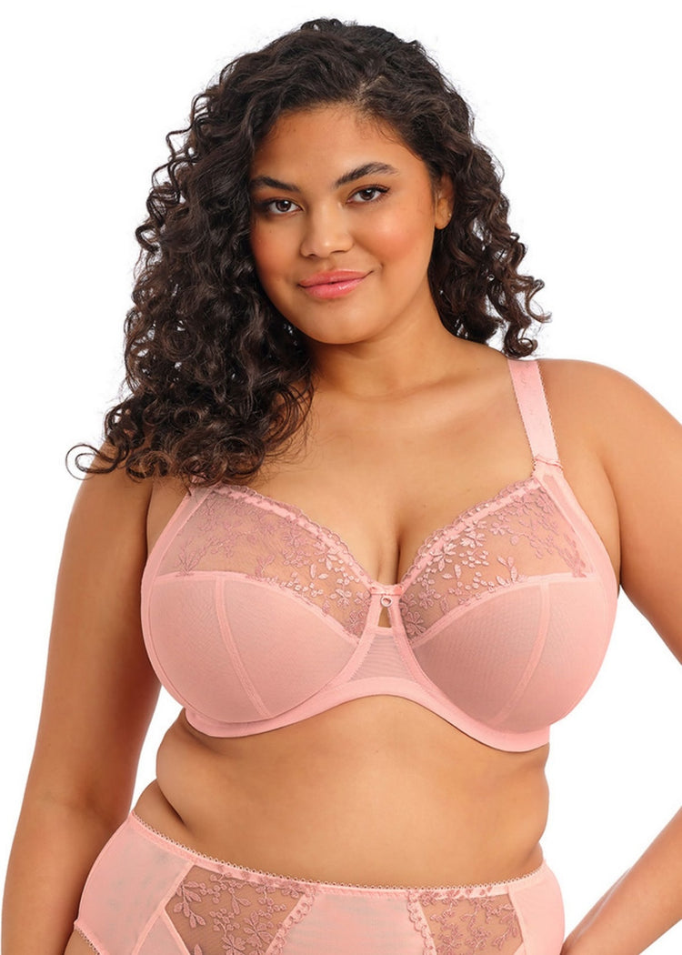 Model in Zarla Full Cup BH Rose Bud voorzijde