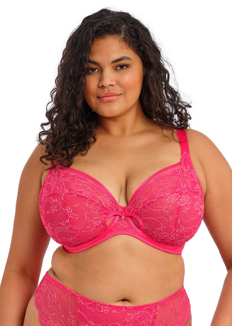 Model in Darcie Plunge BH Azalea voorzijde