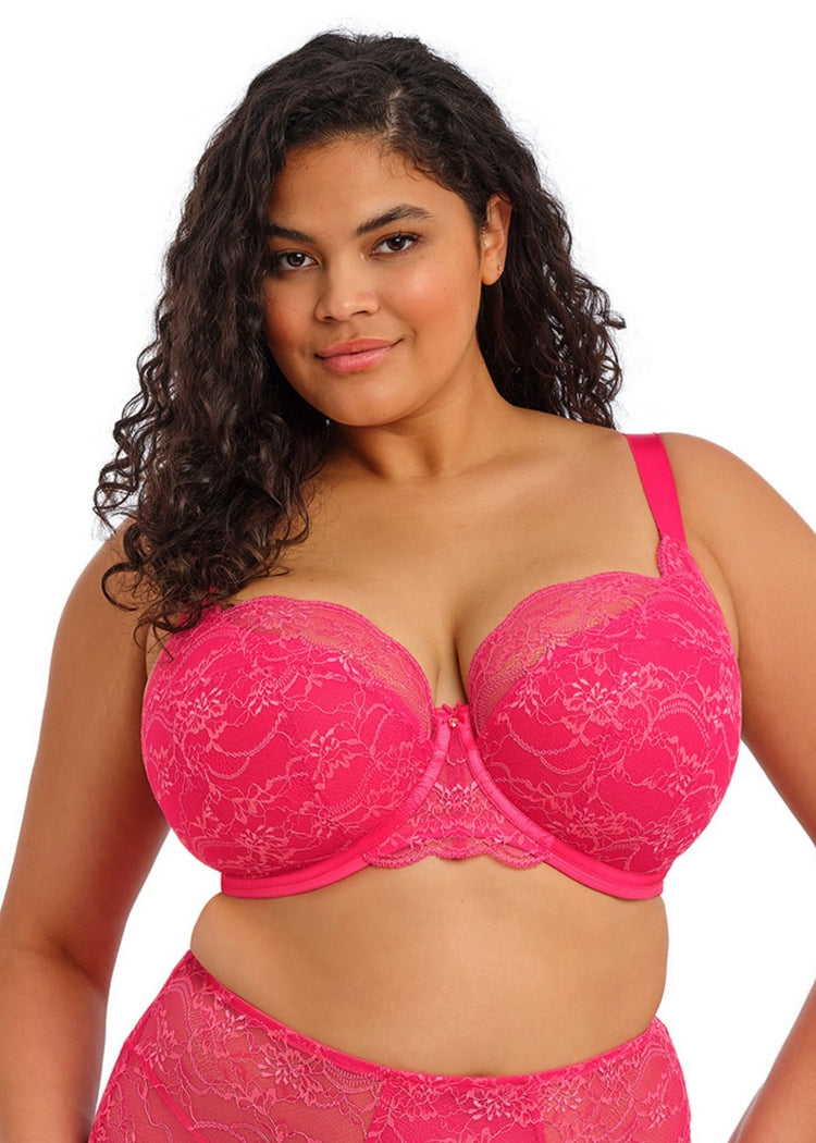 Model in Darcie Padded Plunge BH Azalea voorzijde