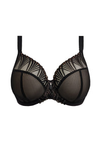 Model in Reja Plunge BH Zwart packshot