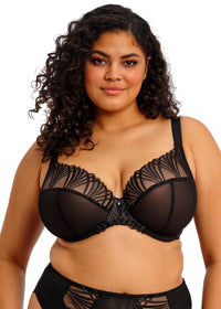 Model in Reja Plunge BH Zwart voorzijde