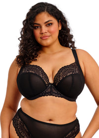 Model in Tiernie Plunge BH Zwart voorzijde