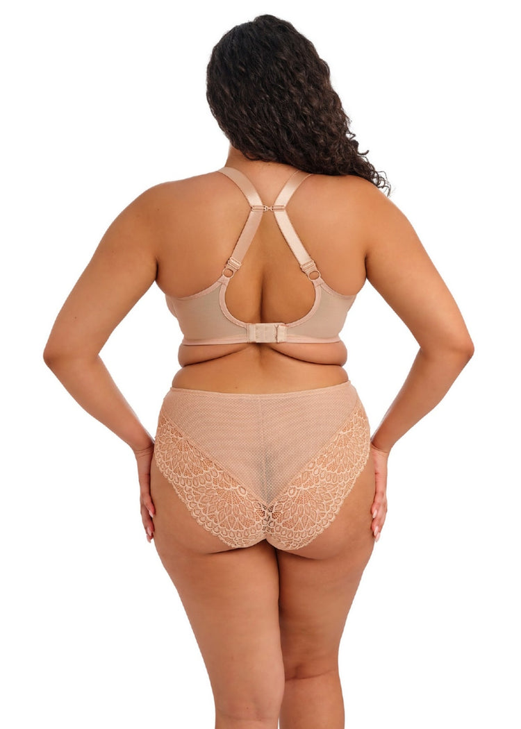 Model in Tiernie Plunge BH Sahara achterzijde