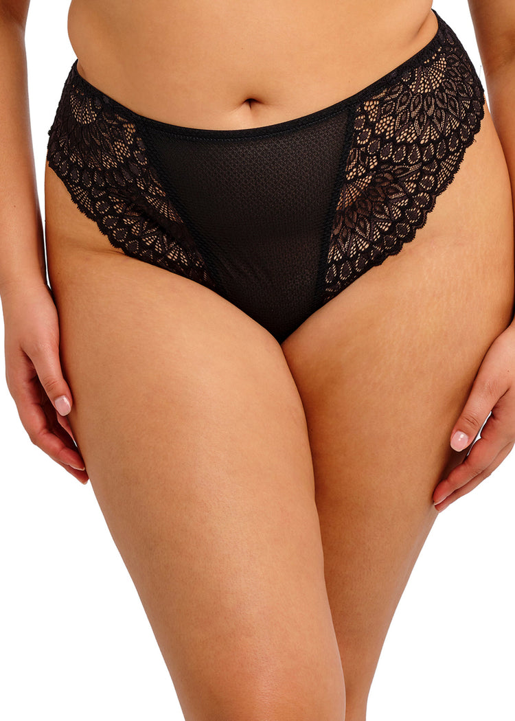 Model in Tiernie String Zwart voorzijde