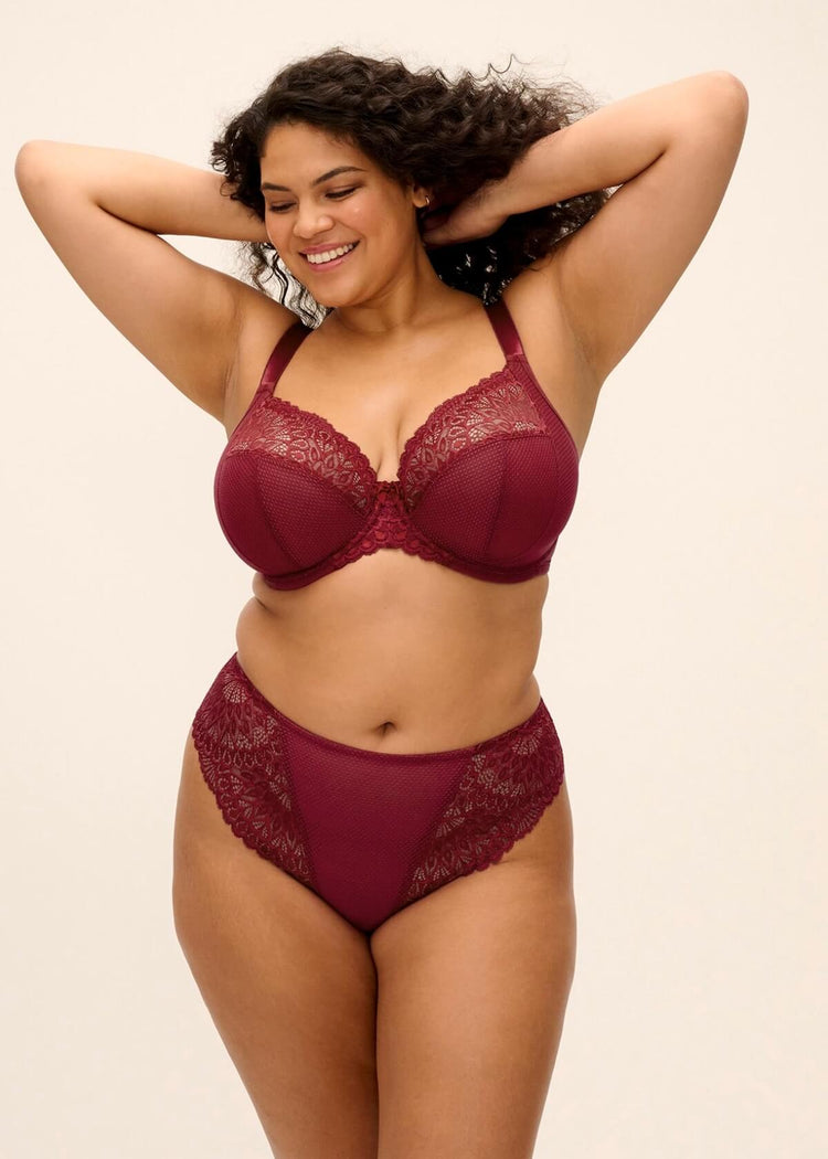 Model in Tiernie String Tibetan Red voorzijde