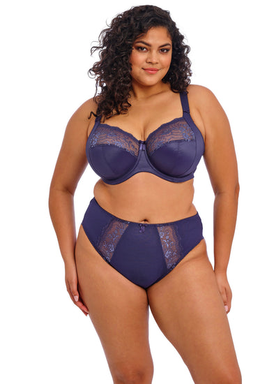 Model in Morgan Full Cup BH Midnight voorzijde