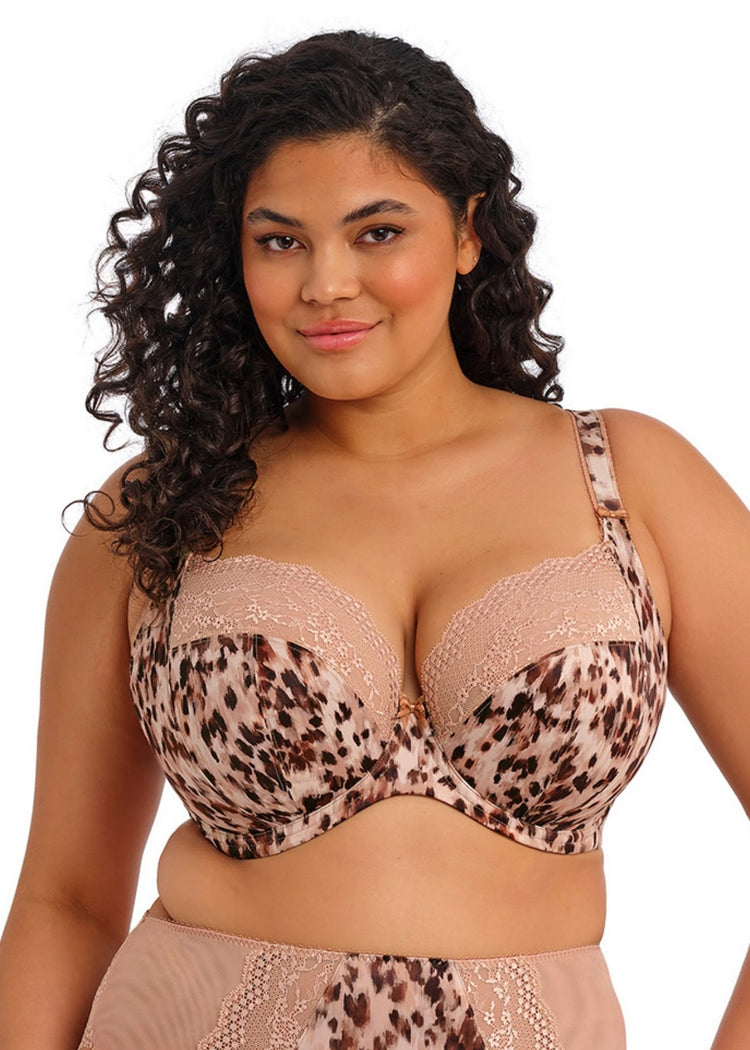 Model in Lucie Plunge Stretch BH Wild Cat voorzijde