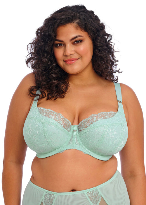 Model in Brianna half padded BH Frozen voorzijde