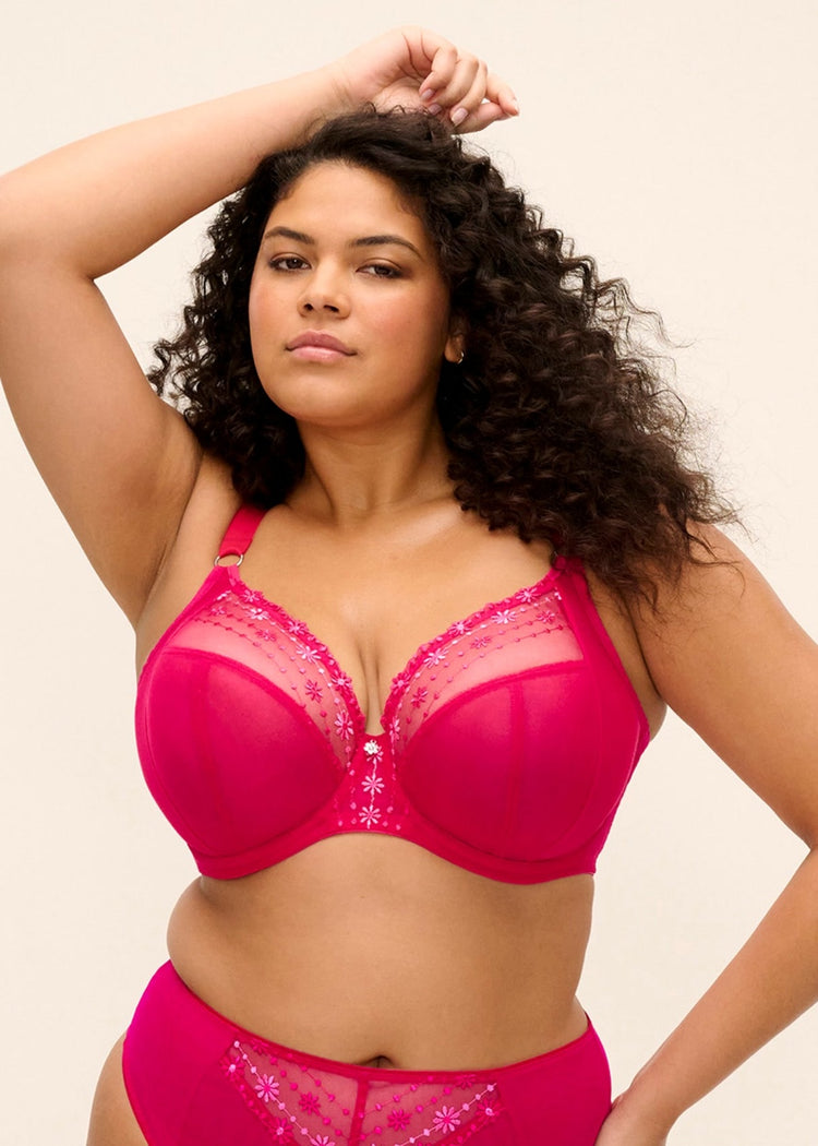 Model in Matilda Full Cup BH Hot Pink voorzijde 