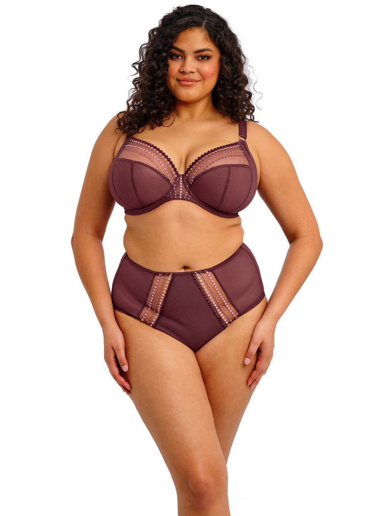 Model in Matilda Full Cup Plunge BH Sugarplum voorzijde