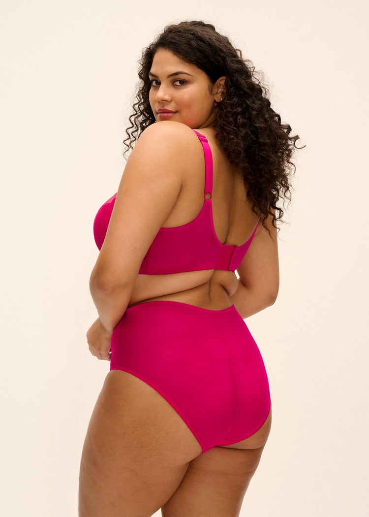 Model in Matilda High Waist Broekje Hot Pink achterzijde