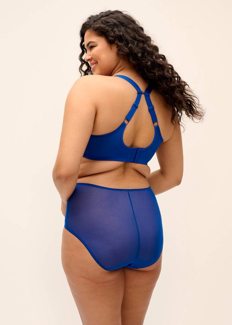 Model in Matilda High Waist Broekje Lapis achterzijde