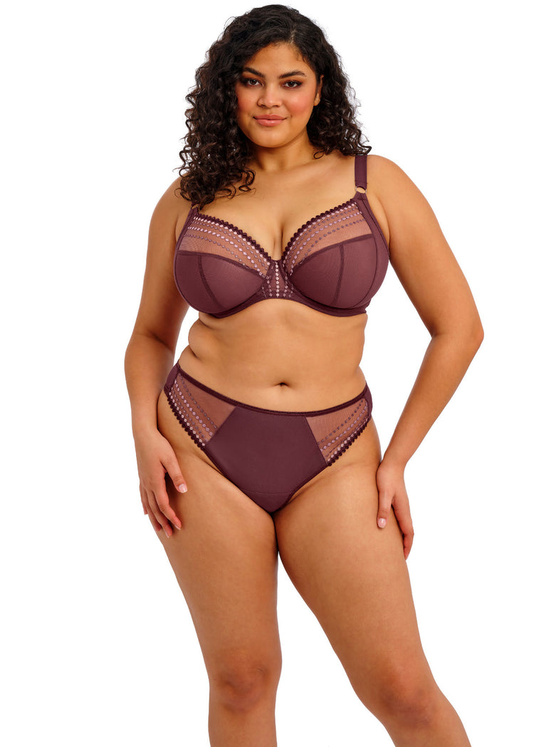 Model in Matilda String Sugarplum voorzijde