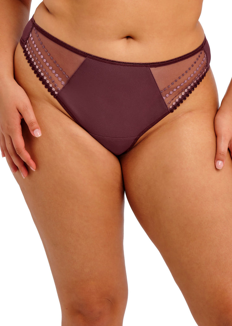 Model in Matilda String Sugarplum voorzijde