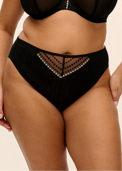 Model in Matilda Brazilian Zwart voorzijde