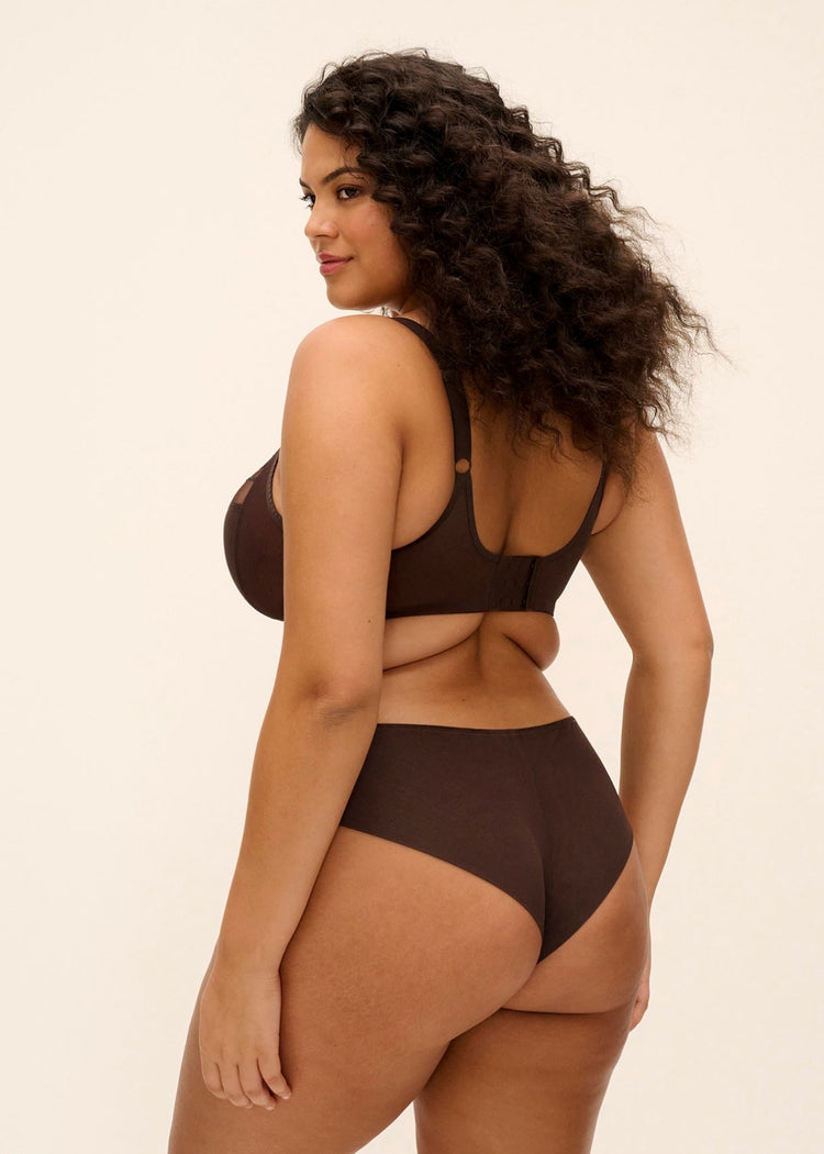 Model in Matilda Brazilian Broekje Gold Rush Achterzijde