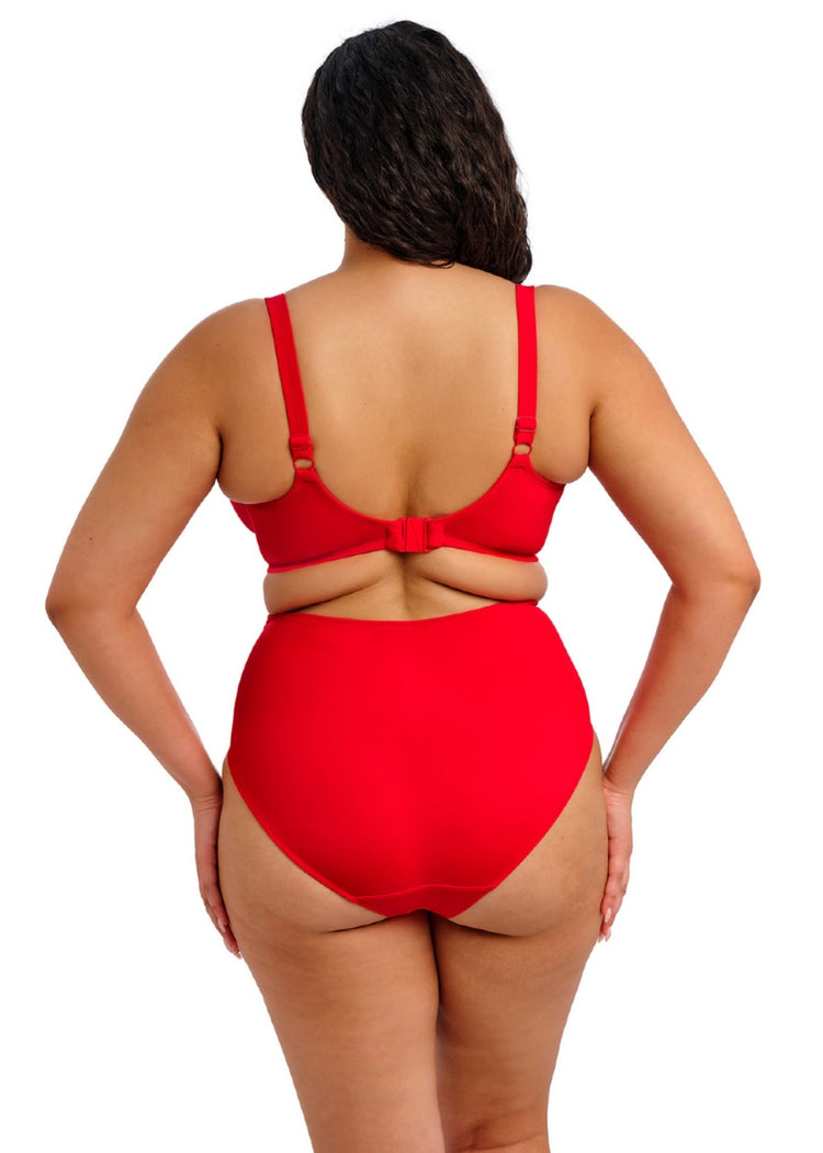 Model in Plain Sailing Plunge Bikini Top Lava achterzijde