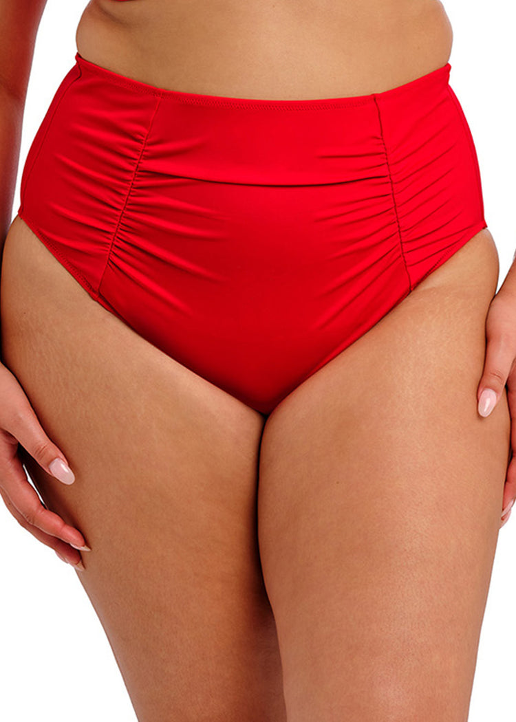 Model in Plain Sailing High Waist Bikini Broekje Lava voorzijde