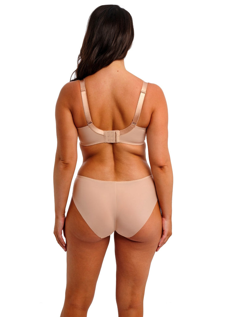Model in Emmaline Side Support BH Natural Beige achterzijde