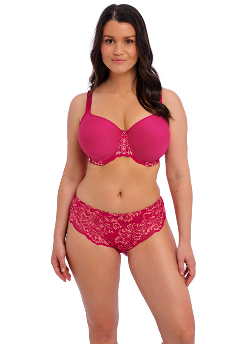 Model in Emmaline Spacer BH Cerise voorzijde half