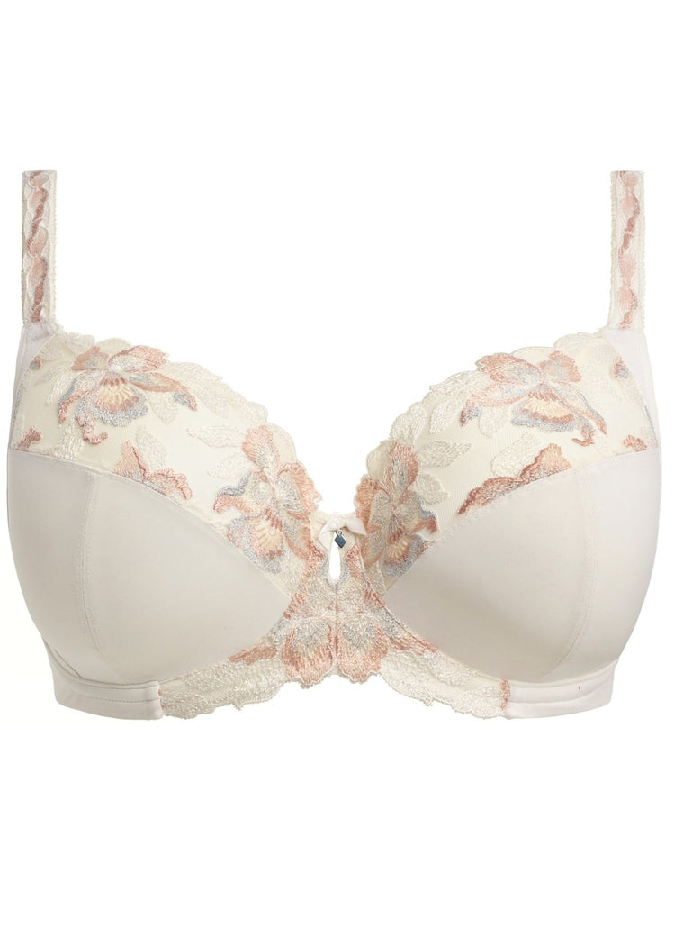 Model in Magdalena Side Support BH Ivoor packshot