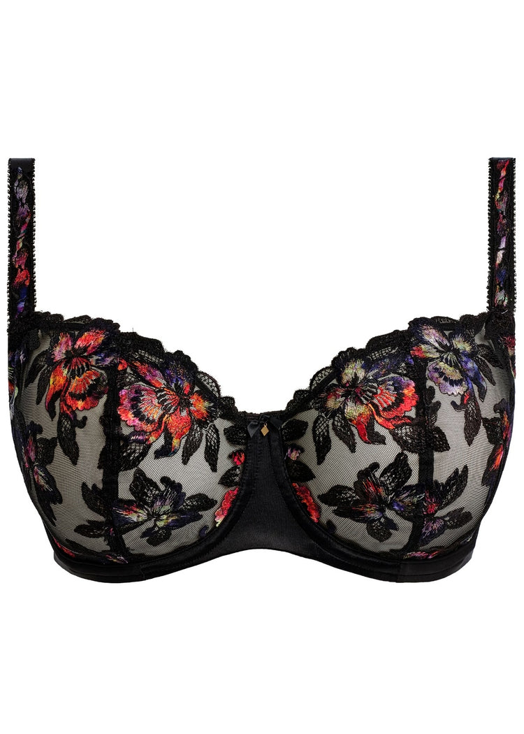 Model in Magdalena Balconette BH Noir packshot