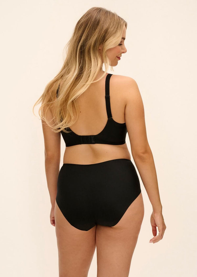 Model in Evolution Comfort Broekje Zwart achterzijde